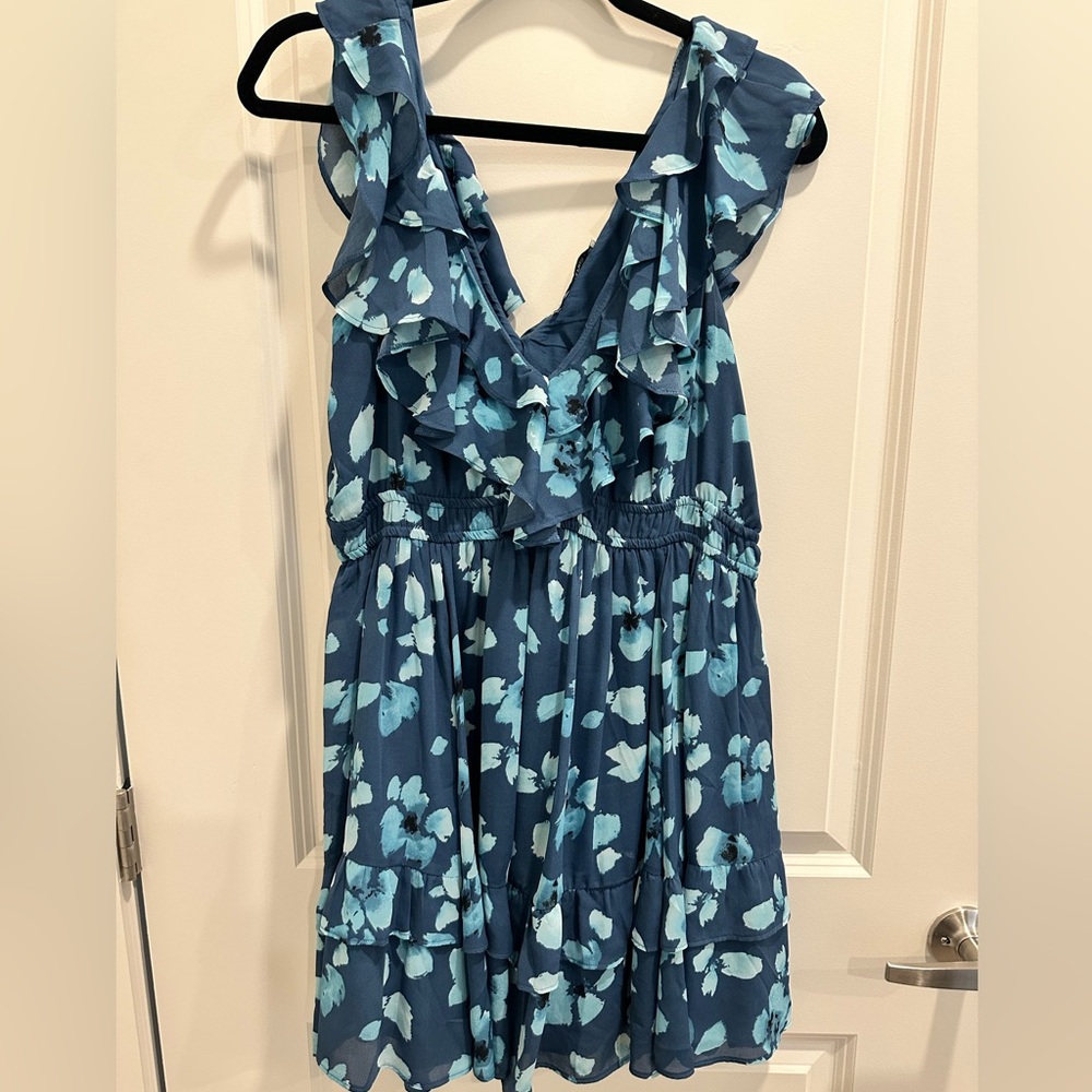 Ruffle Abercrombie dress, size L, great condition